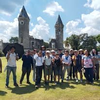 Grupo en visita a la ex-hacienda