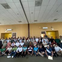 Foto grupal en salón